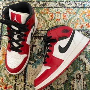 Air Jordan 1’s Mid GS “Chicago 2020”